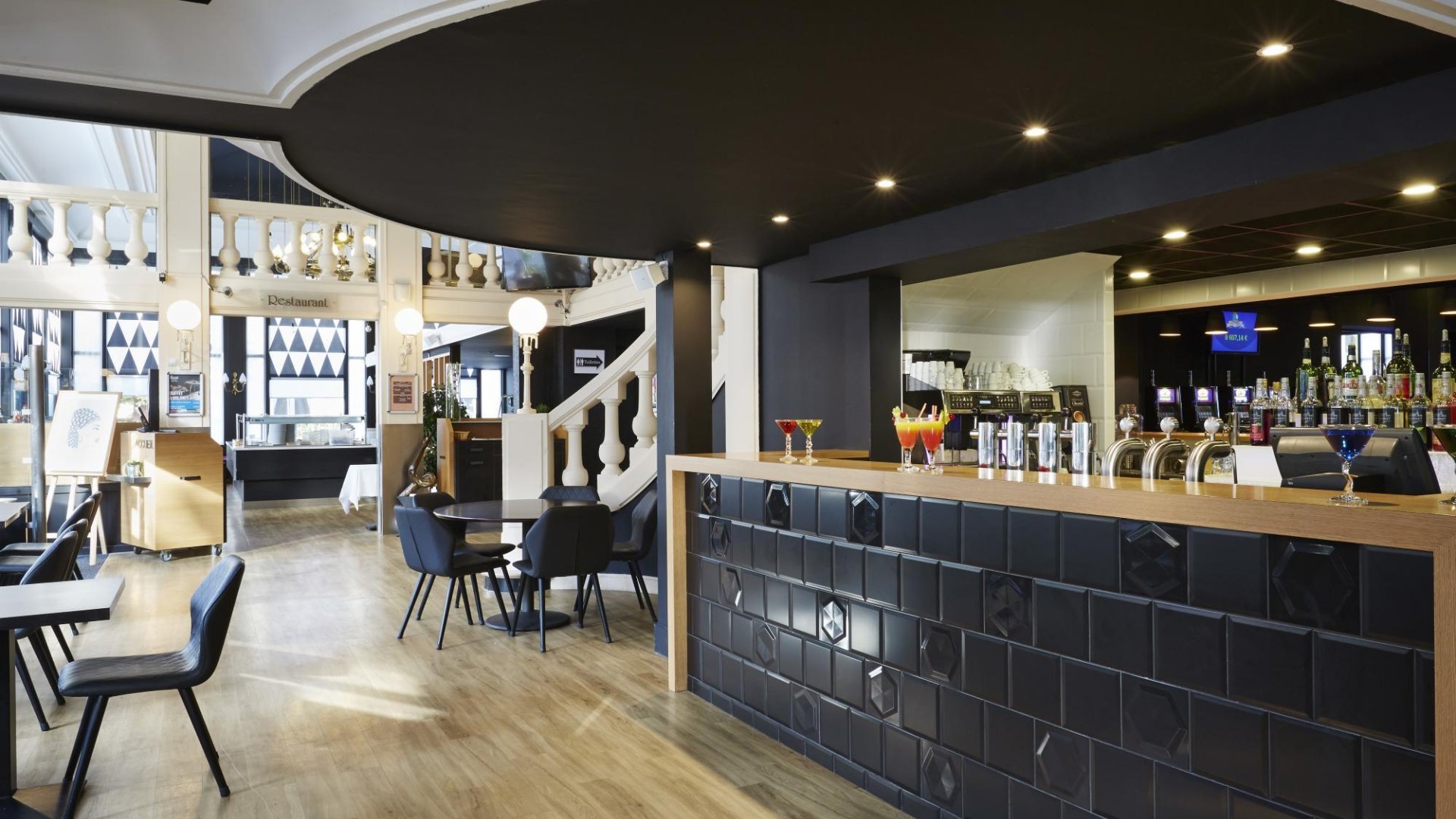 Bar du casino de Vichy dans une ambiance chaleureuse